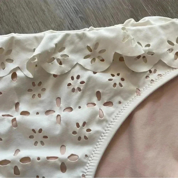 J Crew Women's Medium Off White Eyelet Ruffle Bikini Bottom Swim Beach K9139 M - Picture 4 of 7
